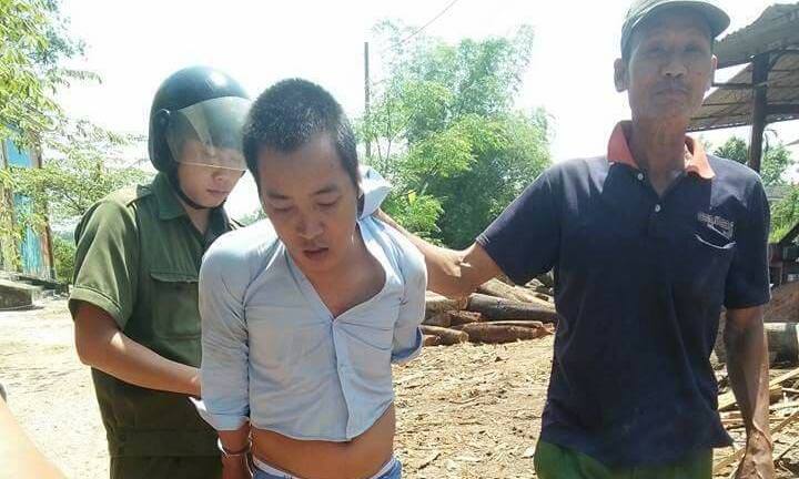 Trộm xe máy bị dân truy đuổi, kẻ nghiện mới ra tù lao xuống ruộng để thoát thân
