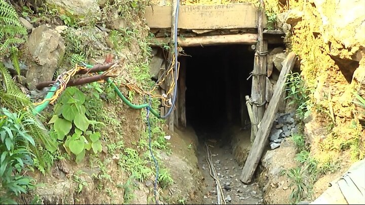 Giải cứu 11 người bị quản thúc, đánh đập tại hầm vàng ở Quảng Nam