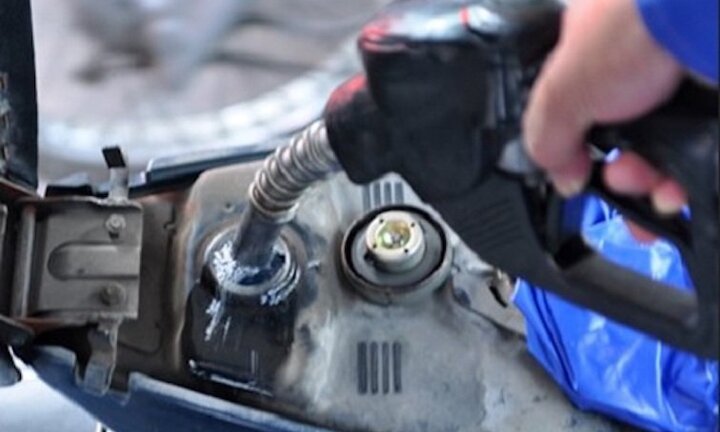 Phát hiện cây xăng ở Huế bán hàng trăm lít xăng dầu rởm