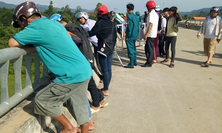 Phát hiện nam thanh niên chết bất thường dưới gầm cầu