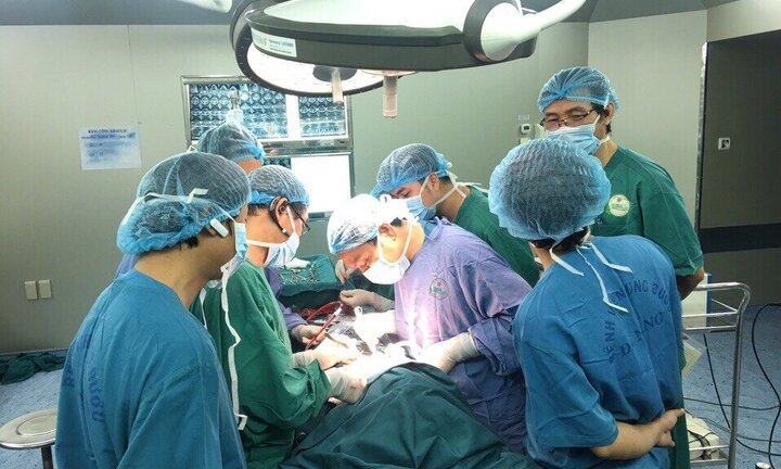Phẫu thuật thành công bệnh nhân bị khối u tái phát xâm lấn khí quản