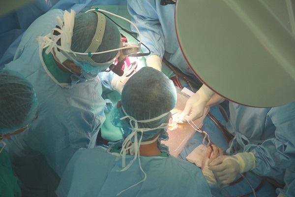 Bất ngờ với kinh phí đưa trái tim của người chết não 'bay thẳng' vào Huế cứu người