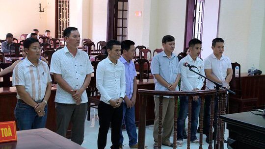 Bí thư phường đánh bạc bị giáng chức xuống làm chuyên viên