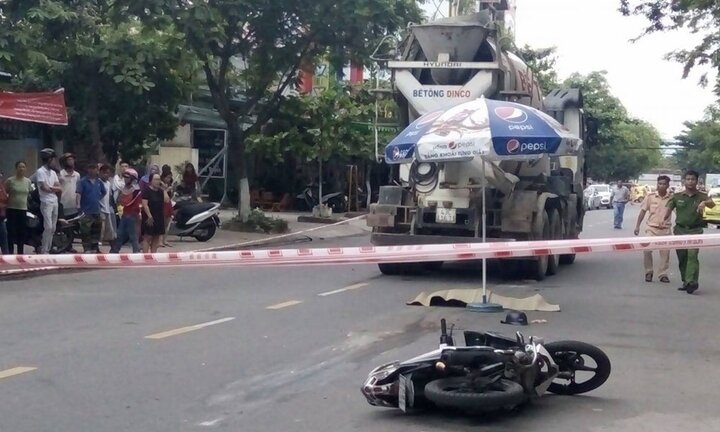 Đi viếng mộ về, 3 mẹ con bị xe bồn cán thương vong