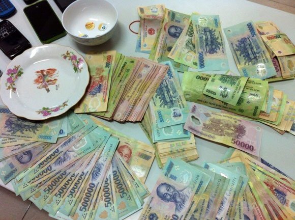 Vừa xin nghỉ việc, Đội phó CSGT huyện ở Quảng Trị bị bắt tại xới bạc