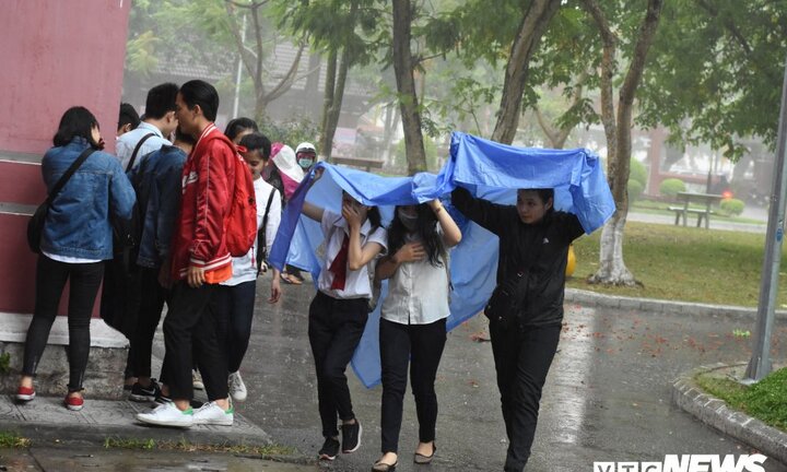 Dự báo có mưa lớn, Huế yêu cầu đảm bảo an toàn cho sĩ tử dự thi THPT Quốc gia 2018