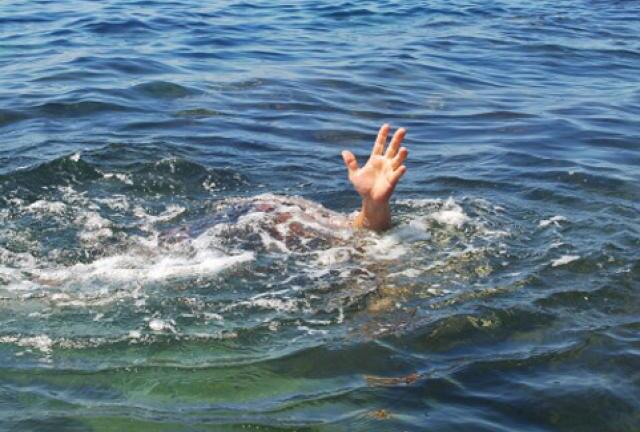 Vừa tốt nghiệp THPT, nam thanh niên đi tắm biển bị sóng cuốn trôi