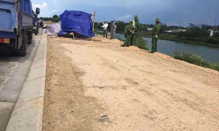Phát hiện thi thể nam thanh niên lõa thể trôi trên sông ở Quảng Trị