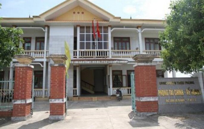 Đề xuất buộc thôi việc cán bộ 'hôn rách môi' nữ đồng nghiệp tại trụ sở