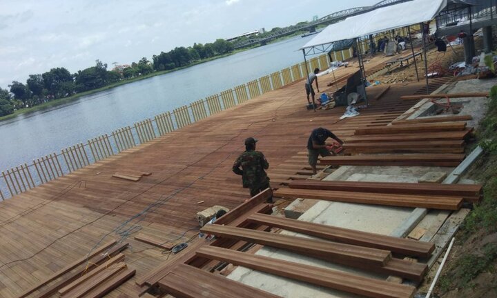 Ảnh: Cầu đi bộ hạng sang lát gỗ lim gây tranh cãi ở Huế giờ ra sao?