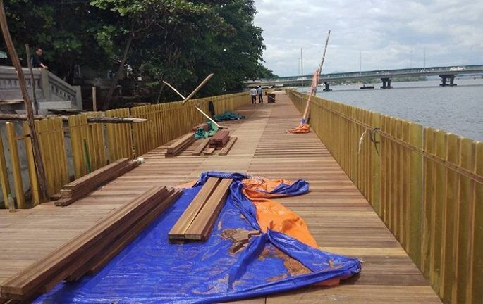 Sàn gỗ lim cầu đi bộ siêu sang ở Huế rạn nứt: Quy trình kiểm duyệt gỗ ra sao?