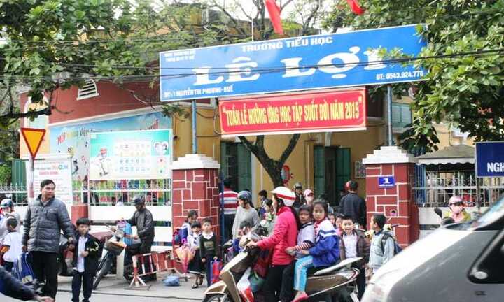 'Cô giáo bắt cả lớp ngậm bút là xúc phạm danh dự, nhân phẩm học trò'