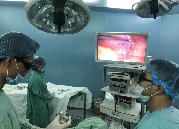 Việt Nam lần đầu tiên phẫu thuật thành công nội soi 3D treo tử cung