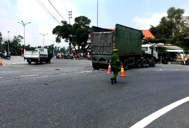 Lái xe đầu kéo bỏ khỏi hiện trường sau vụ tai nạn khiến người phụ nữ chết thảm