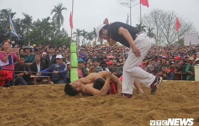 Những lễ hội nổi tiếng ở miền Trung không thể bỏ qua dịp đầu năm