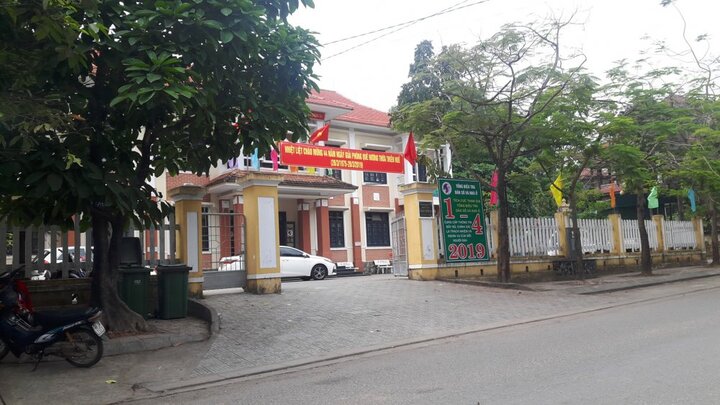 Cán bộ phường bị tố làm khó người đi khai tử ở Huế: UBND tỉnh yêu cầu kiểm tra