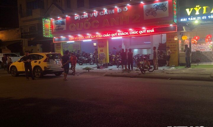 Hơn 20 côn đồ điên cuồng chém người trước cửa tiệm cầm đồ: Khởi tố vụ án