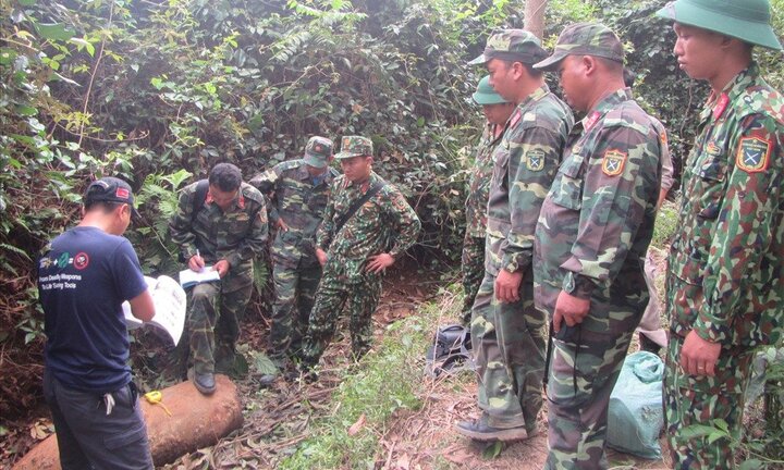 Tiêu hủy quả bom hơn 3 tạ bị người dân cưa lấy thuốc nổ