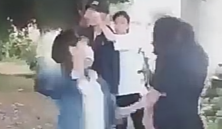 Đề nghị công an xử lý 2 thiếu nữ túm tóc, tát tới tấp nữ sinh lớp 10