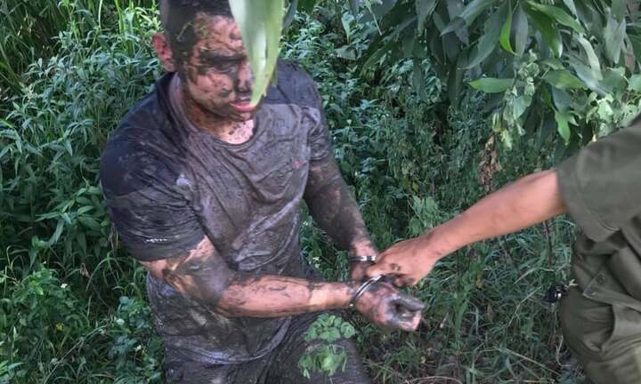 Khống chế kẻ nghi ngáo đá cầm dao la hét, tự cứa vào cổ