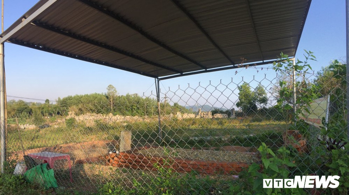 Mộ vợ vua Tự Đức bị san phẳng làm bãi đậu xe được giữ lại vị trí cũ