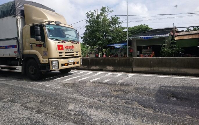 Quốc lộ nghìn tỷ đồng hỏng tan tác: Chủ tịch Thừa Thiên - Huế chỉ đạo rà soát