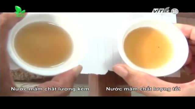 Cách nhận biết nước mắm an toàn