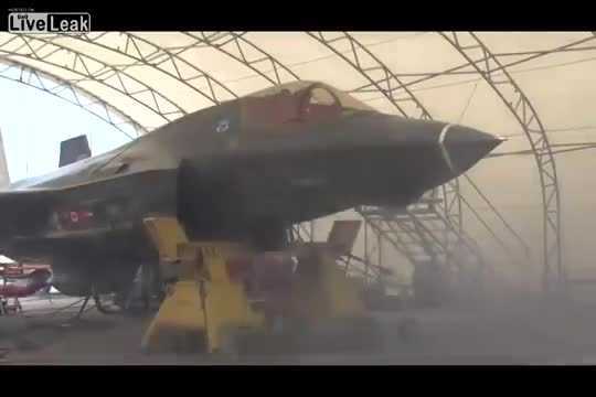 Xem pháo GAU-22 của siêu tiêm kích F-35B nã đạn