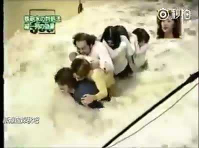 Mẹo hay để không bị nước lũ cuốn