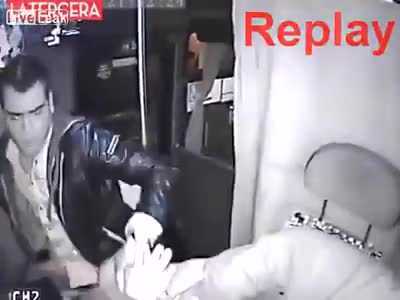 Cầm dao đi cướp trên xe buýt, bị đánh hội đồng te tua