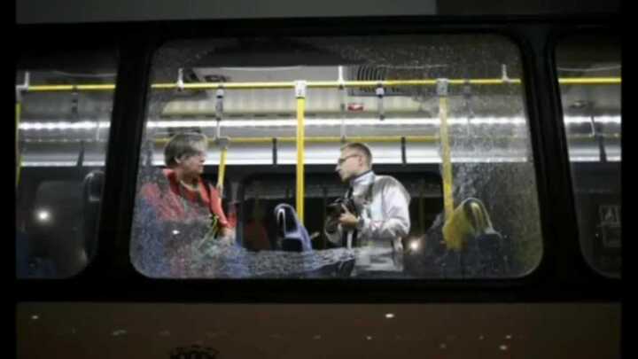 Xả súng kinh hoàng vào xe buýt chở phóng viên báo chí tại Olympic Rio