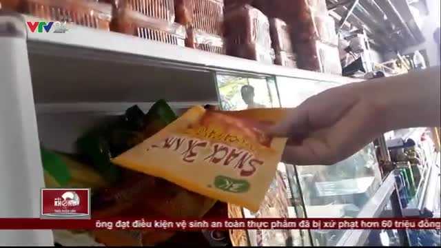 Sự thật đằng sau những gói bim bim que ngon, rẻ trước cổng trường