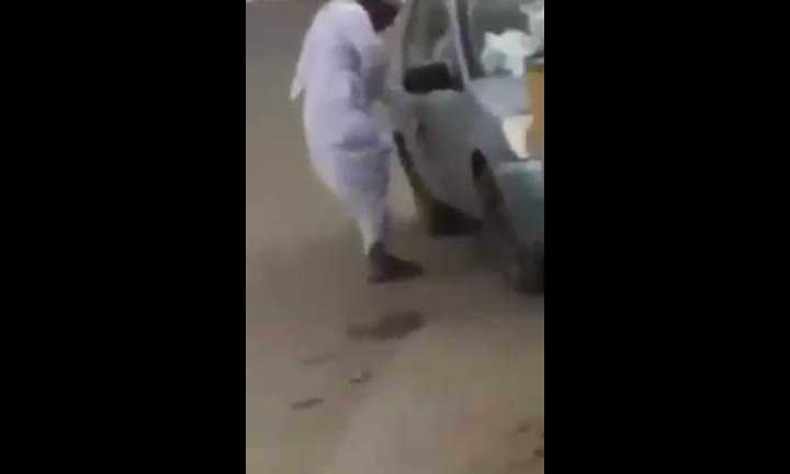 Phì cười kiểu khóa xe thách thức mọi loại trộm của 'dân chơi' Ả Rập