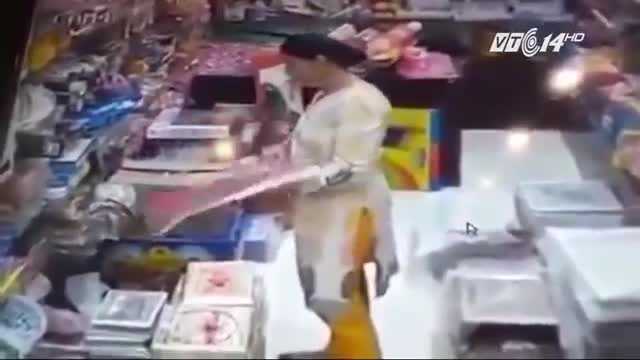 Phụ nữ nhà giàu Trung Quốc rủ nhau đi ăn trộm để... giải sầu