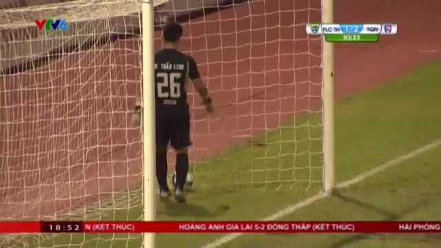 Thủ môn Than Quảng Ninh trêu chọc đối thủ và cái kết bất ngờ