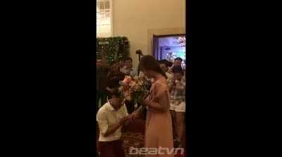 Tan chảy với màn tung hoa cưới ngọt ngào và đáng yêu nhất thế giới