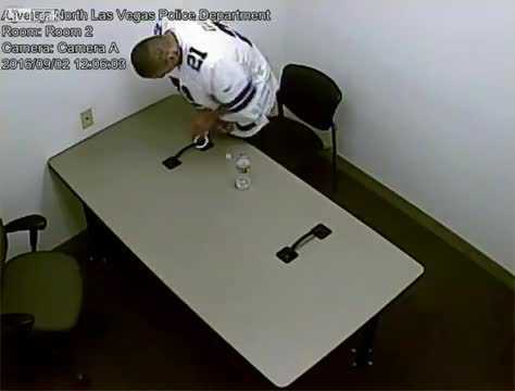 Nghi phạm giết người táo tợn bẻ còng tay, khoét nóc phòng giam bỏ trốn