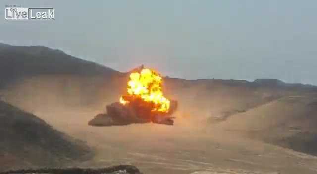 1,5 tấn mìn của phiến quân Houthi nổ tung giữa sa mạc