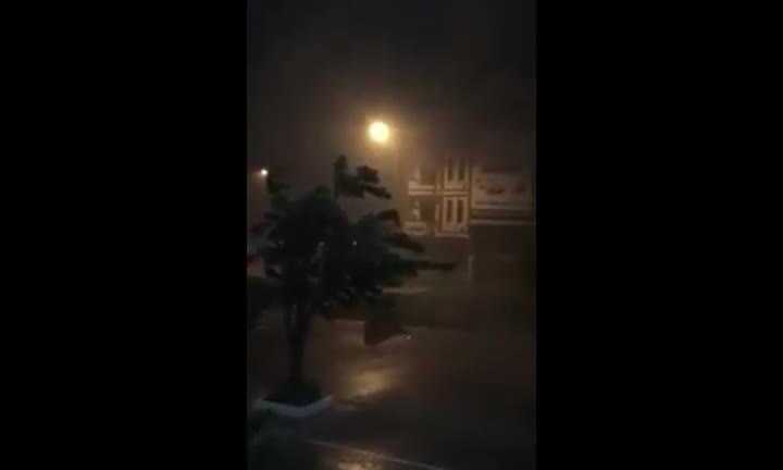 Bão số 4 áp sát, Đà Nẵng 'oằn mình' trong mưa dông, gió giật