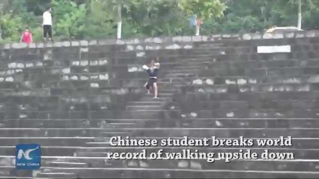 Video: Sinh viên Trung Quốc 'chạy như ngựa' bằng 2 tay, phá kỷ lục thế giới