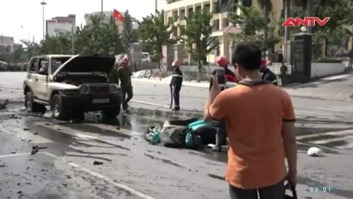 Clip: Xác định danh tính hành khách nghi ôm mìn tự sát trên taxi