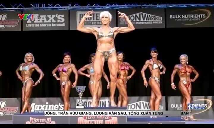 Cụ bà mặc bikini khoe cơ bắp cuồn cuộn ở tuổi 70