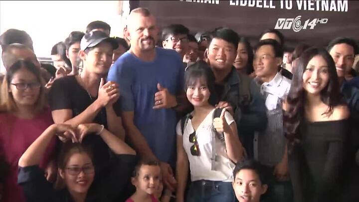 Huyền thoại võ thuật Chuck Liddell đang ở Việt Nam