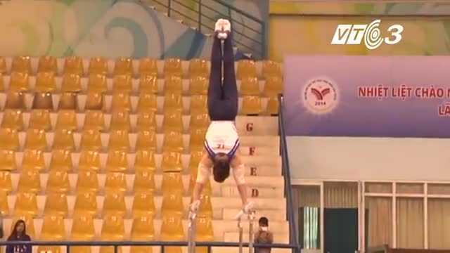 Khổ sở cảnh VĐV đẳng cấp thế giới 15 năm ký hợp đồng thời vụ