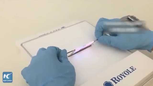 Trung Quốc sản xuất được màn hình điện thoại mỏng như sợi tóc