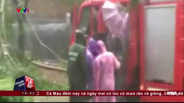 Nghẹt thở giải cứu thai phụ sắp sinh mắc kẹt trong siêu bão Sarika