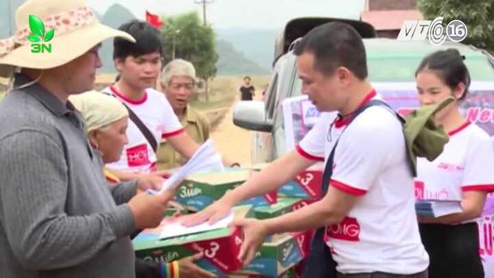 VTC News trao quà cứu trợ người dân vùng lũ Quảng Bình