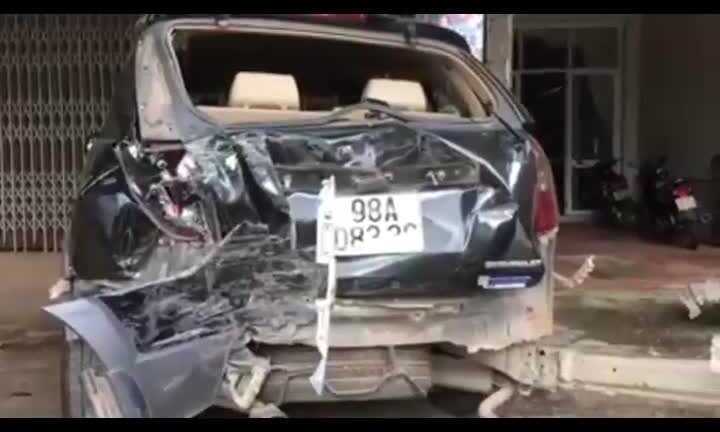 Bé trai 13 tuổi nhảy lên xe khách 29 chỗ phóng đi, gây tai nạn liên hoàn ở Bắc Giang