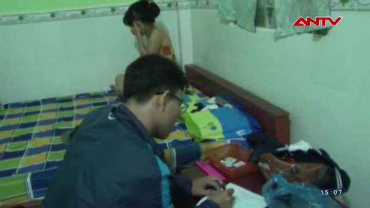 Đột kích nhà trọ, bắt quả tang 8 tiếp viên quán cà phê 'chiều khách' tới bến