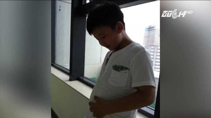 Bé trai 8 tuổi nỗ lực tăng 10kg trong 2 tháng để hiến tủy cứu bố